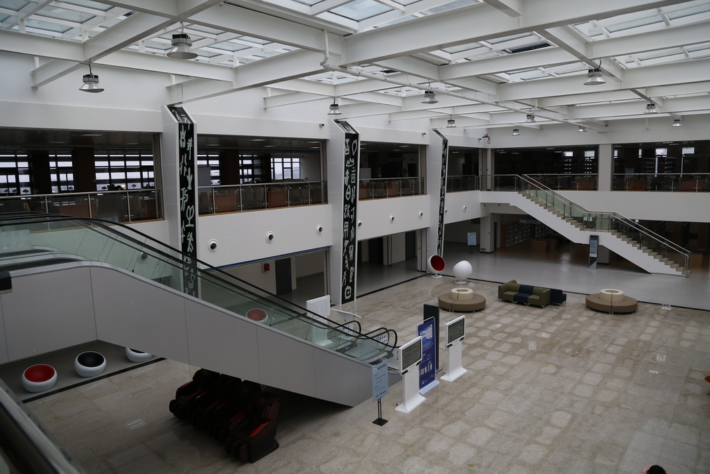 1577172400306064653.jpg?v=1765486349883 二楼读者休闲3.jpg?v=1765486349883